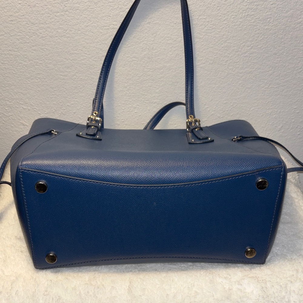 Michael Kors Voyager Saffiano leather tote bag in navy blue. - Picture 10 of 12